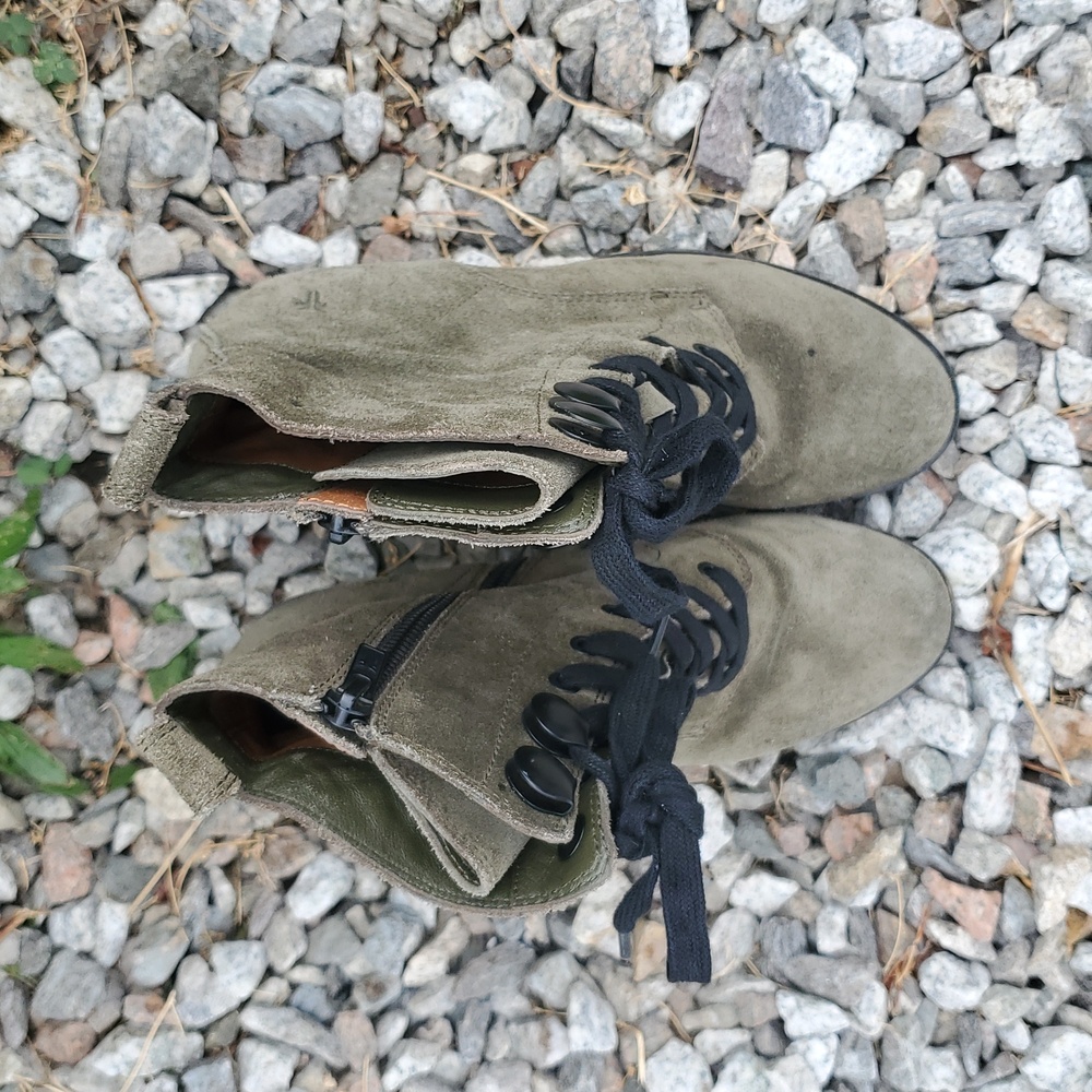 Frye Myra Suede Lug Lace-Up Combat Heeled Boots 8 M - Picture 14 of 15